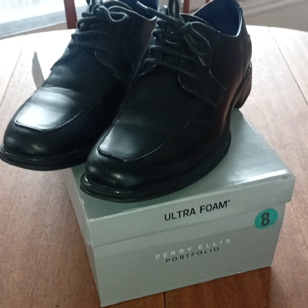 Perry Ellis Men's Black Oxford Shoes